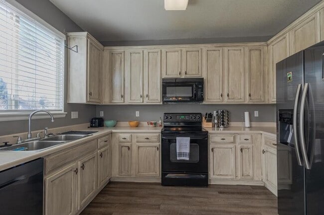 Building Photo - 1245 S Flatrock Cir