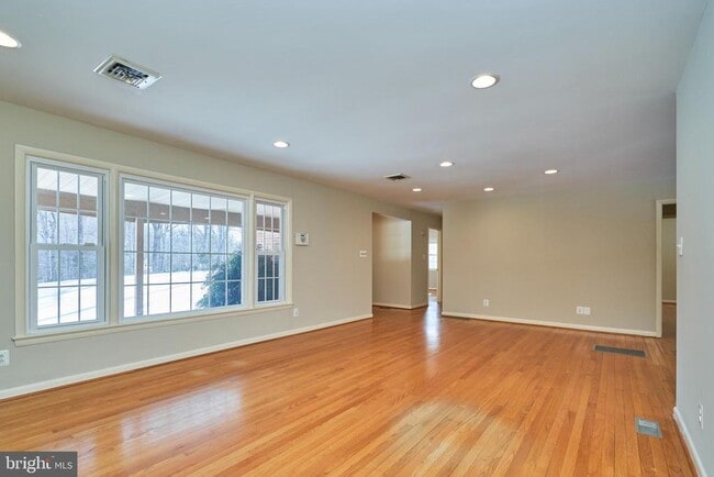 Building Photo - 500 Springvale Rd