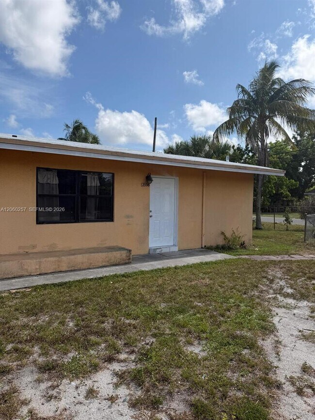 Building Photo - 2580 SW 8th St
