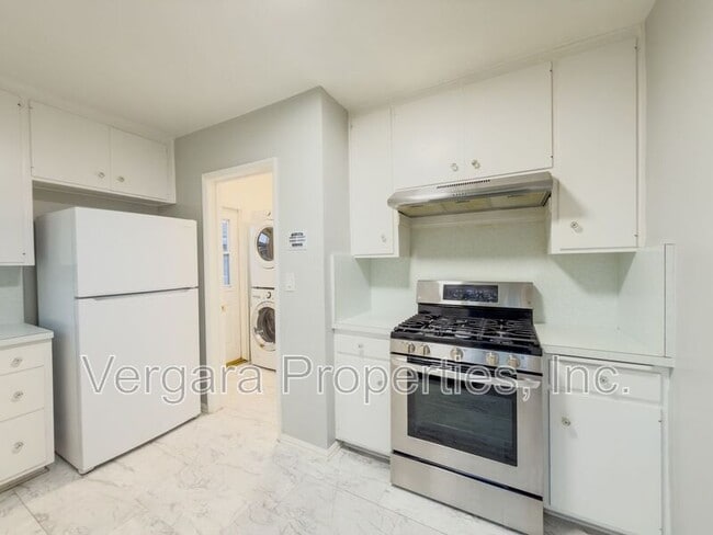 Building Photo - 623 Camino Real