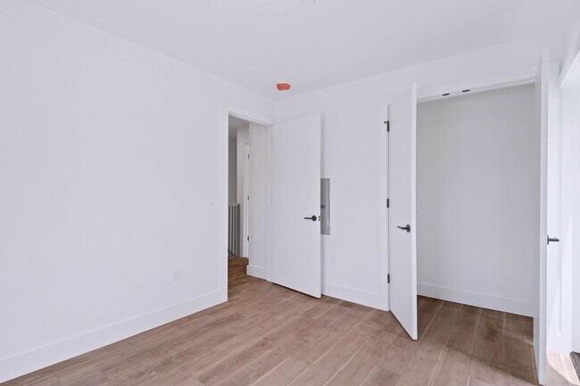 Building Photo - 375 Monmouth St