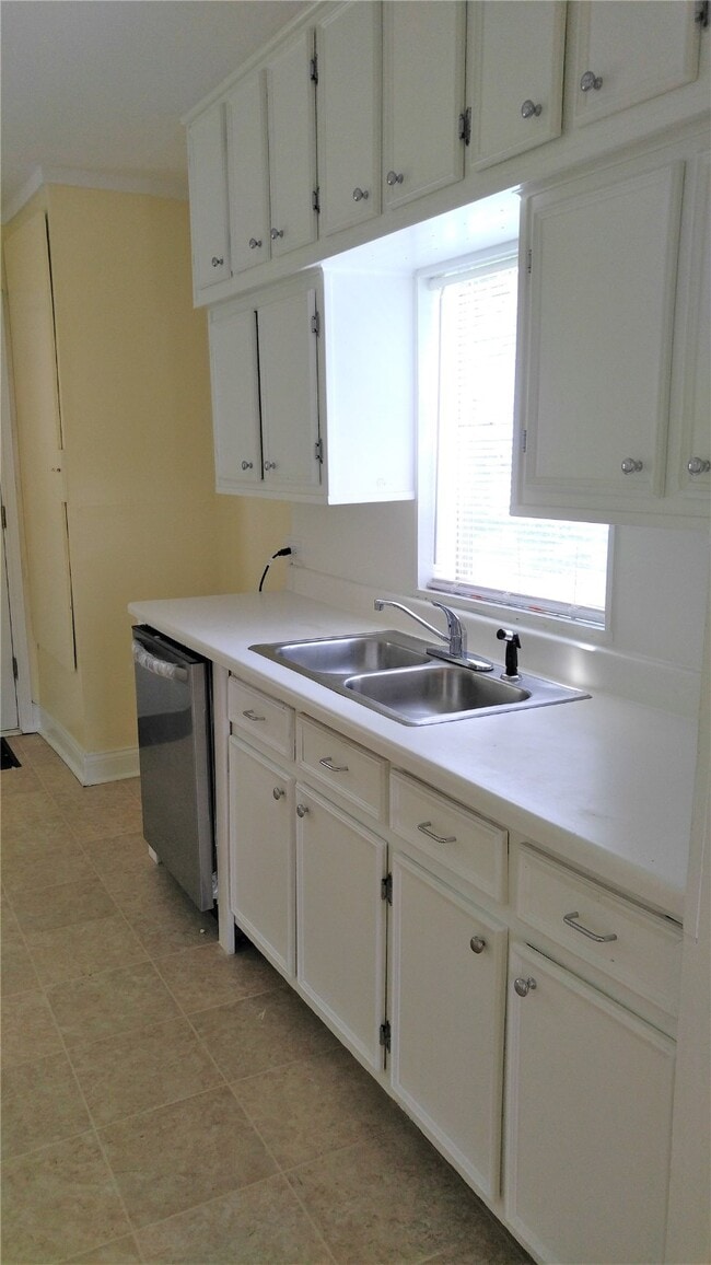 Building Photo - 2309 35th Ave N