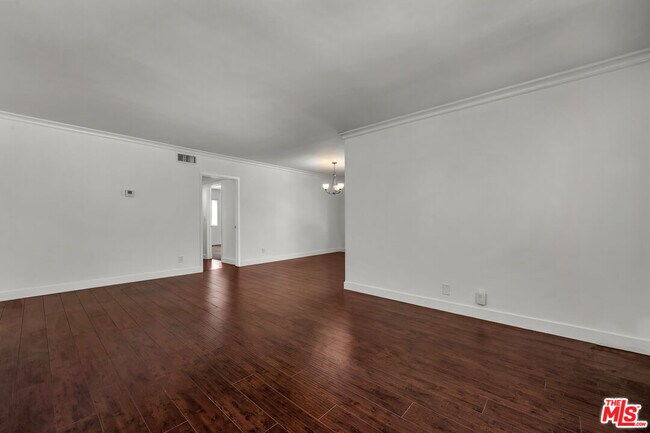 Building Photo - 248 Rexford Dr
