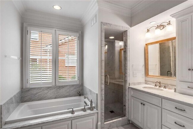 Building Photo - 448 Ivy Park Ln NE