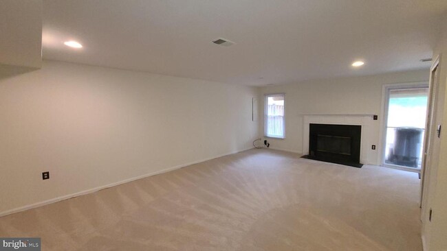 Building Photo - 21176 Winding Brook Square