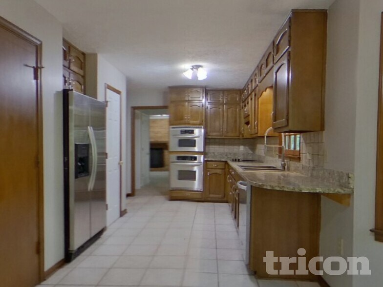 Building Photo - 325 Ridge Ct