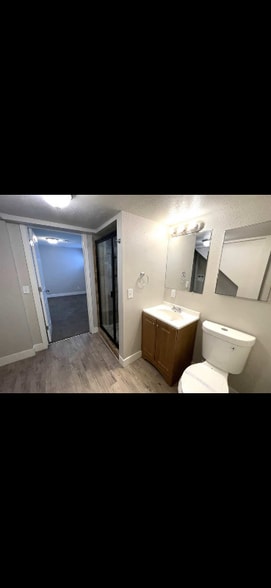 Building Photo - 724 W James St