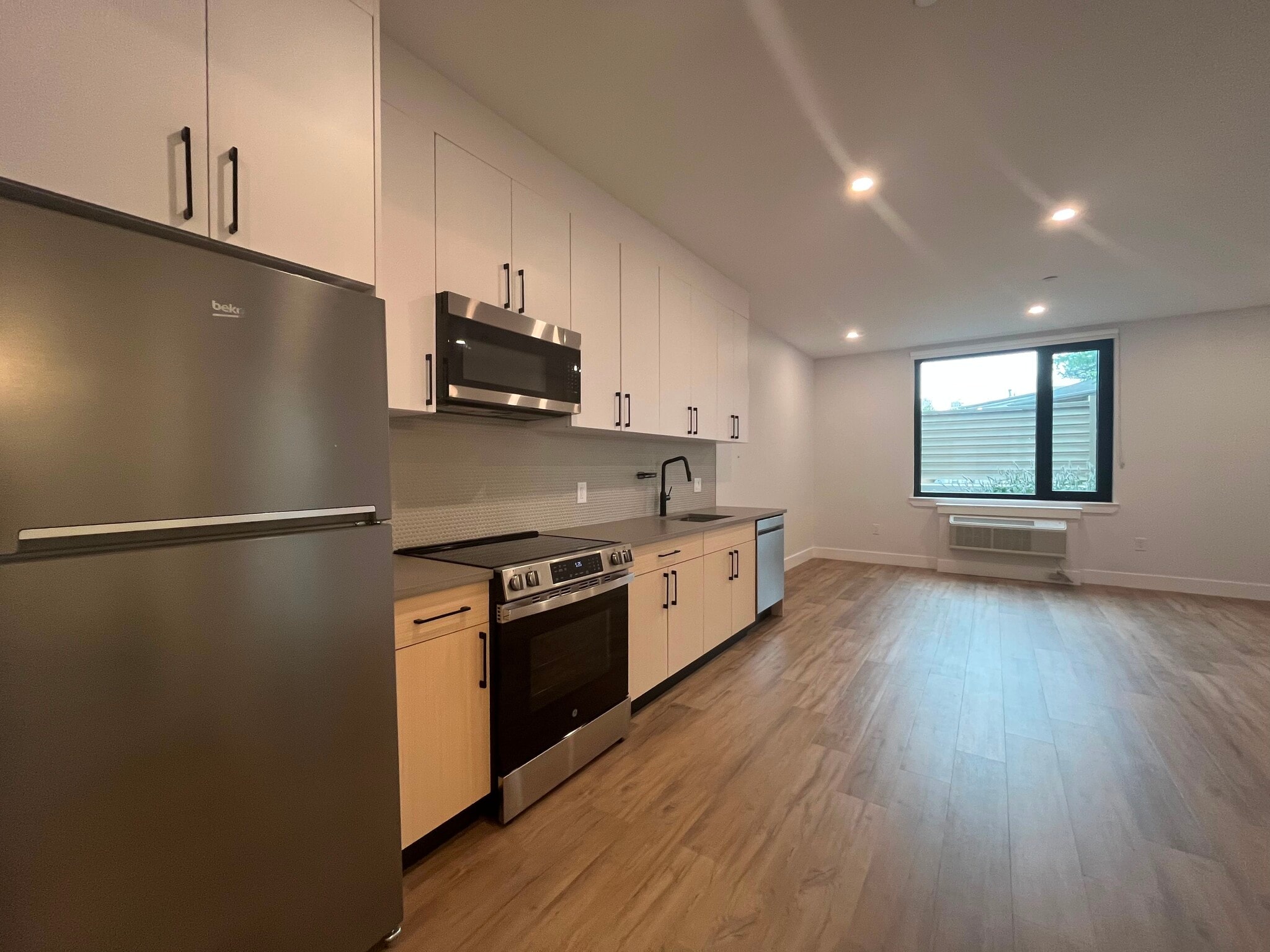 Building Photo - 506 Communipaw Ave