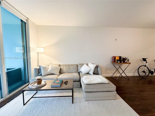 Building Photo - 951 Brickell Ave