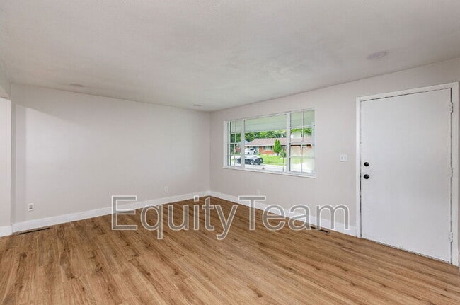 Building Photo - 722 Castro Ln