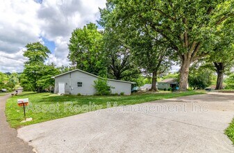 Building Photo - 2208 Sanderson Rd