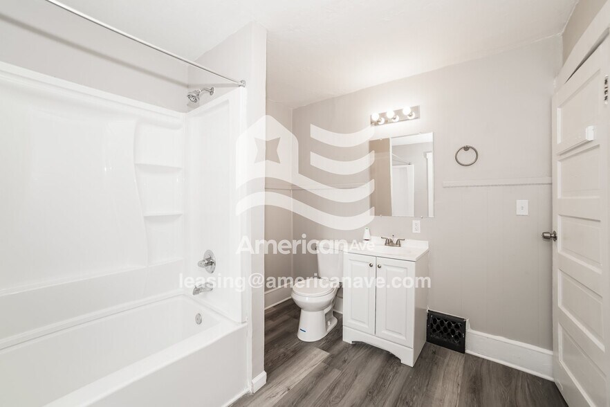 Building Photo - 707 E Republic St