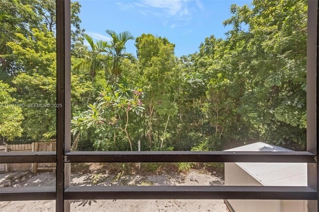 Building Photo - 139 N Bay Harbor Dr