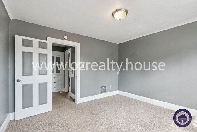 Building Photo - 1728 Loxley Rd