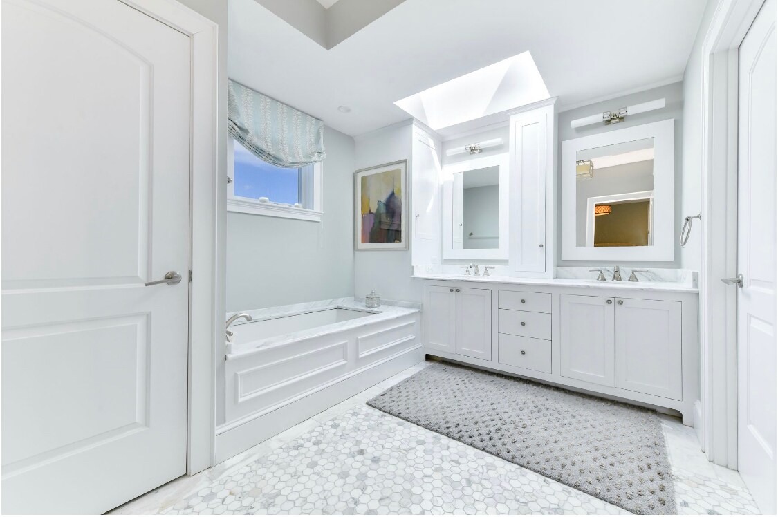 Master Bath en suite - 846 E Broadway