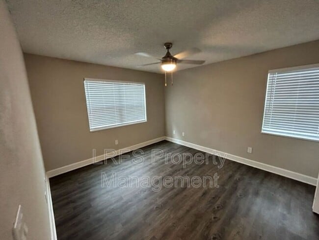 Building Photo - 2560 Woodgate Blvd
