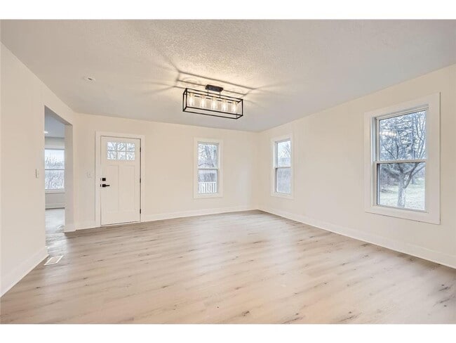 Building Photo - 1300 County Rd 6