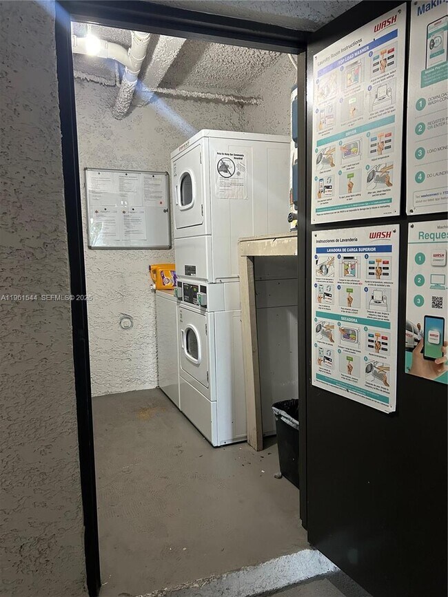 Building Photo - 10367 N Kendall Dr