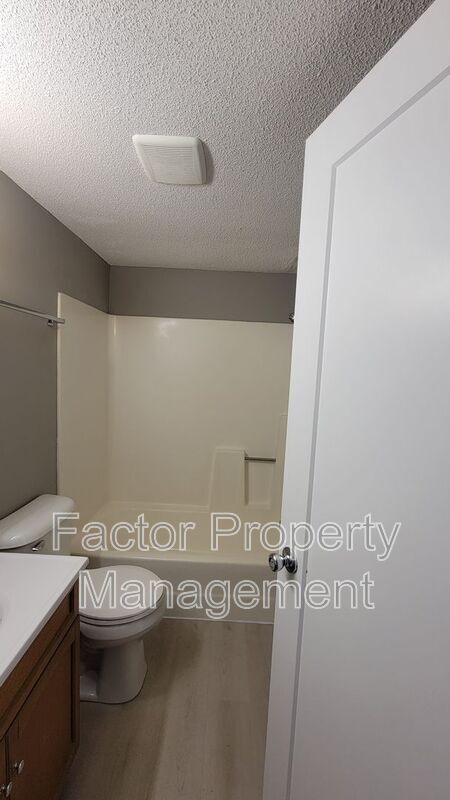 Building Photo - 418 Allan Ave