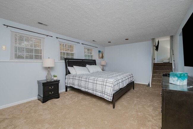 Building Photo - 1387 Firethorne Dr