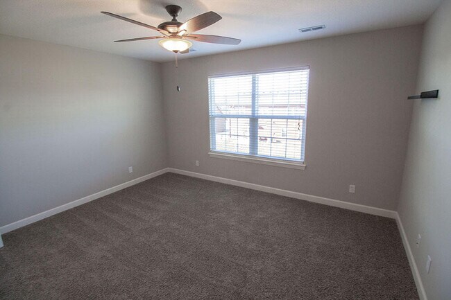 Building Photo - 7407 Pemberton Dr