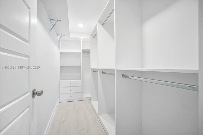 Building Photo - 414 Giralda Ave