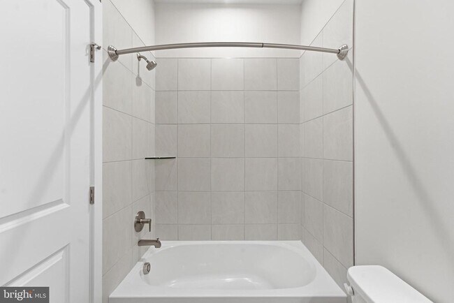 Building Photo - 16130 Hyde Pk Pl