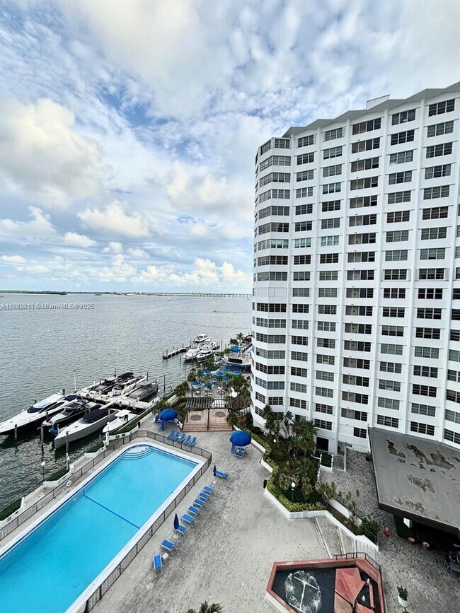 Primary Photo - 801 Brickell Bay Dr