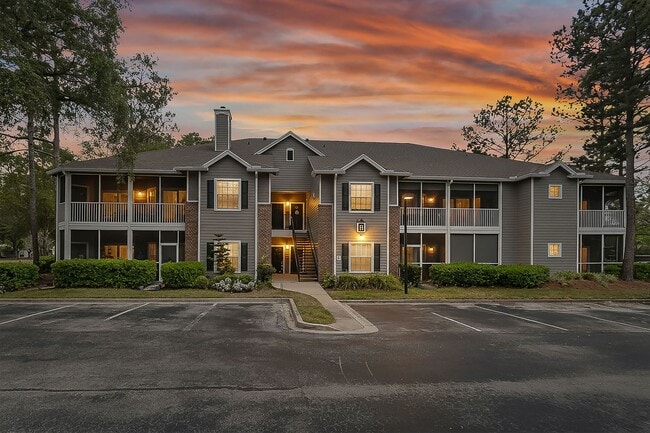 Building Photo - 3 bedroom/ 2 bathroom condo next to St Johns Town Center