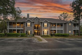 Building Photo - 2 bedroom/ 2 bathroom condo on Southside!