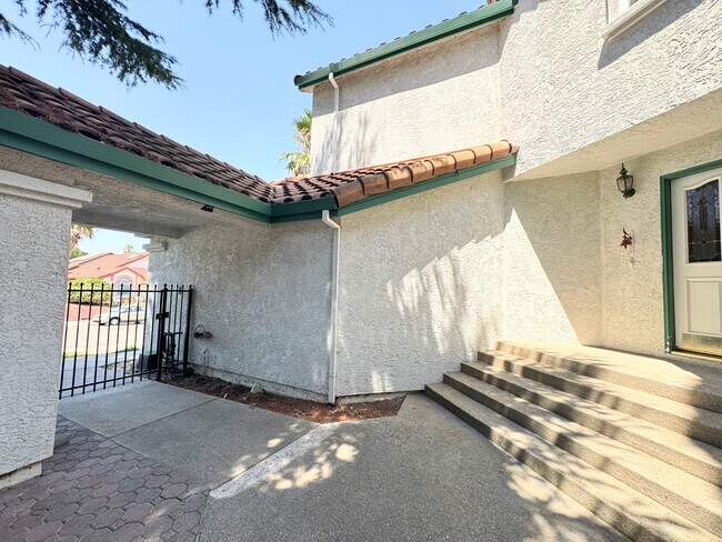 Building Photo - 5017 Toyon Way