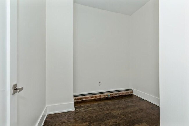 Building Photo - 704 Grand St