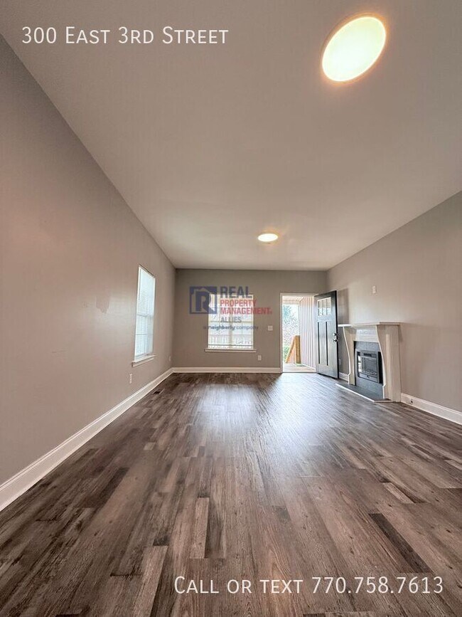 Building Photo - 300 E 3rd St NE