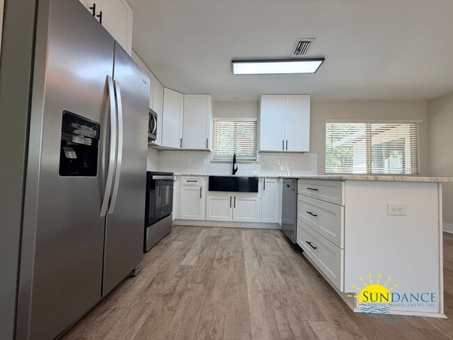 Building Photo - Fully Renovated Cul-de-sac Corner Lot Home in Fort Walton Beach!
