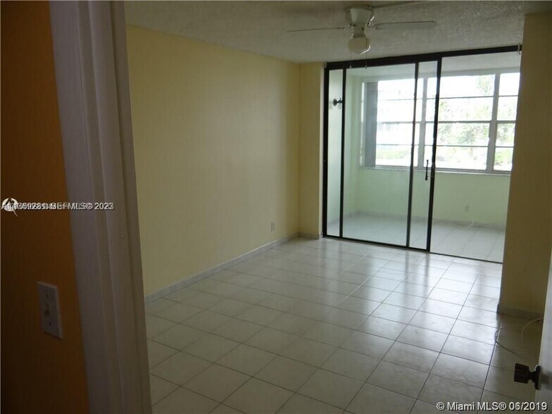 Building Photo - 2741 Taft St