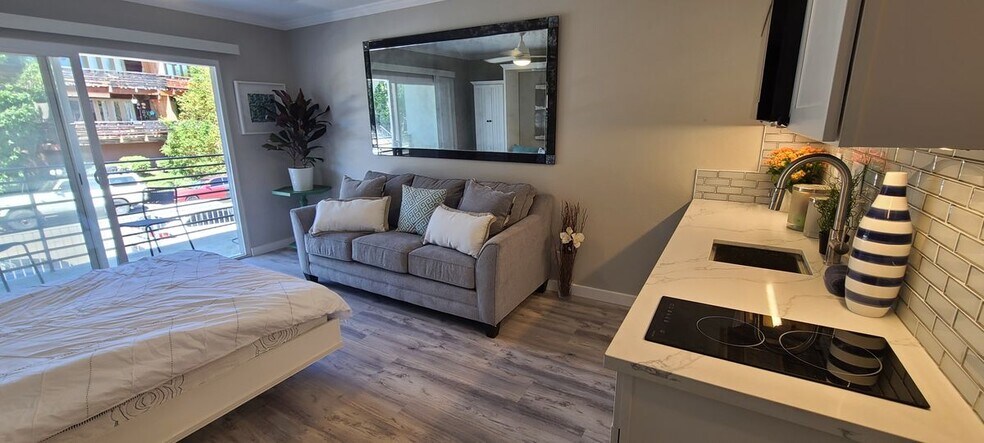 Building Photo - 1021 Scott St