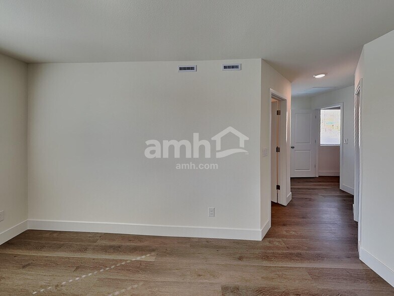 Building Photo - 7794 Hickory King Ave