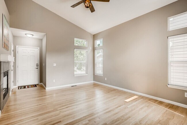 Building Photo - Gorgeous light and bright home in desirable Hearth neighborhood
