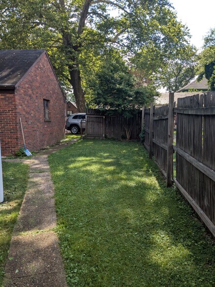 Building Photo - 920 S Braddock Ave