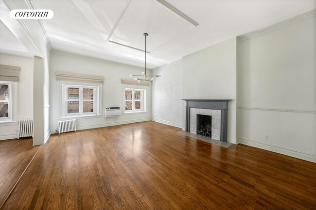 Primary Photo - 120 E 19th St