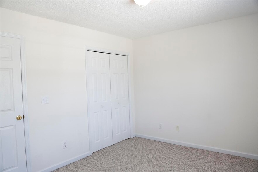 Building Photo - 121 W Ivybridge Dr