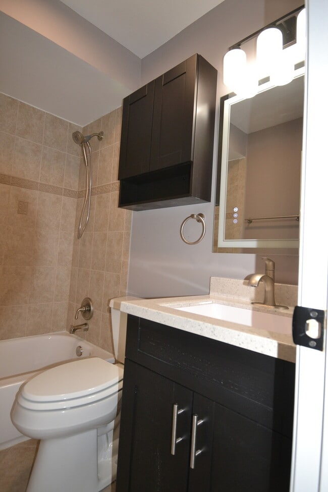 Building Photo - 7100 Laverne Ln