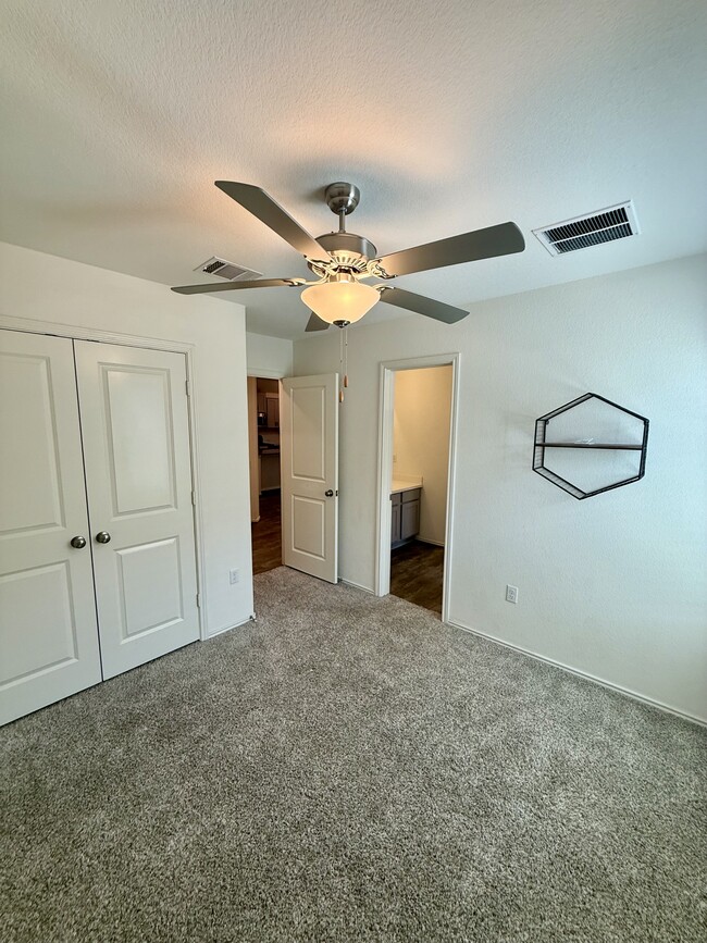 Building Photo - 3908 Ignacio Dr