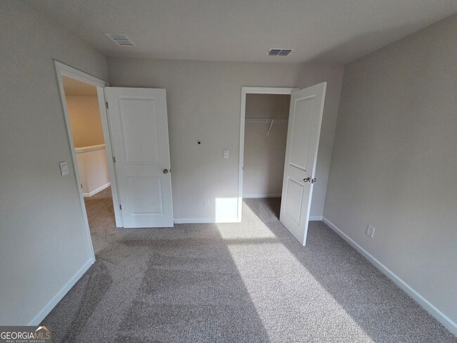 Building Photo - 167 Vly Oak Dr