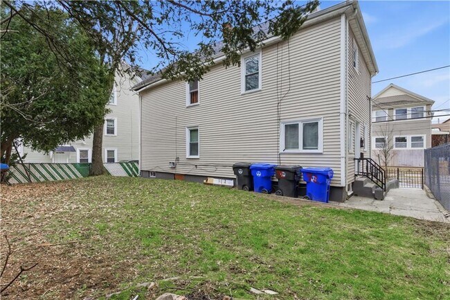 Building Photo - 92 Sylvian St