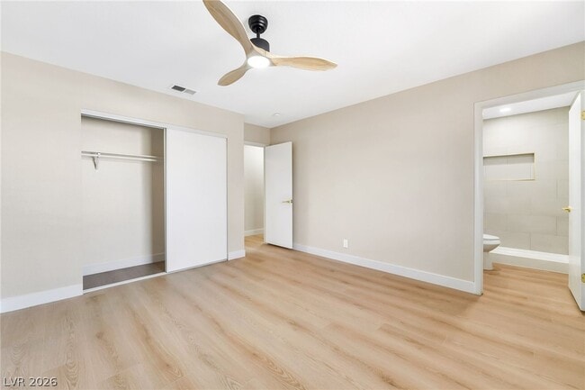 Building Photo - 517 Longtree Ave