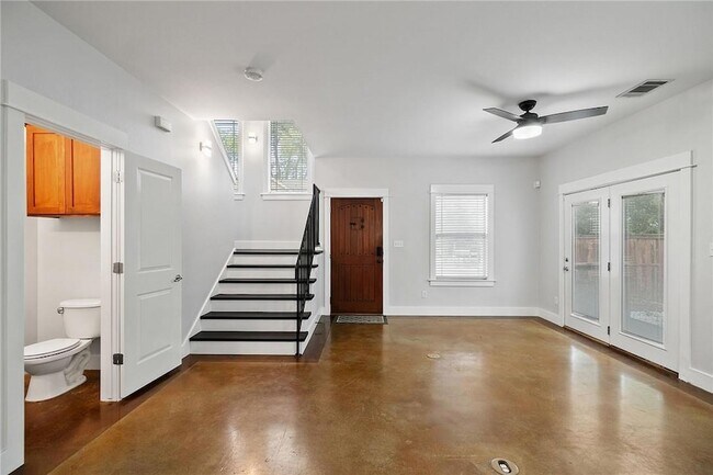 Building Photo - 3207 Holton St