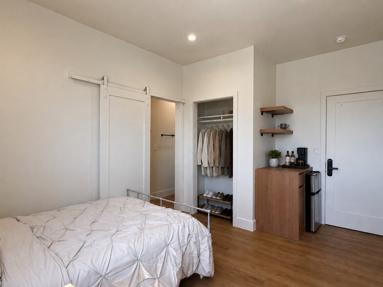 Building Photo - 1575 W 35th Pl