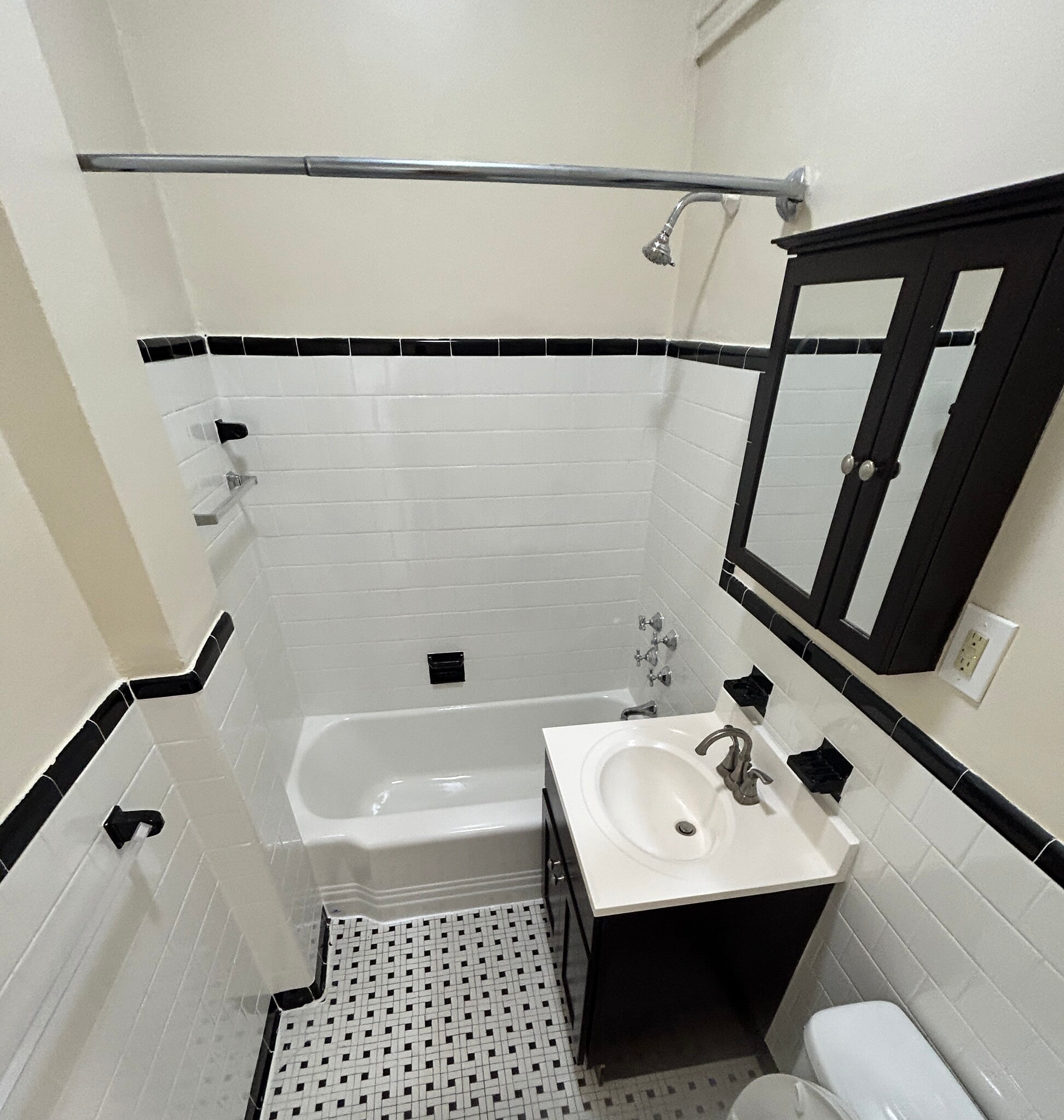 Building Photo - 1470 Beacon St