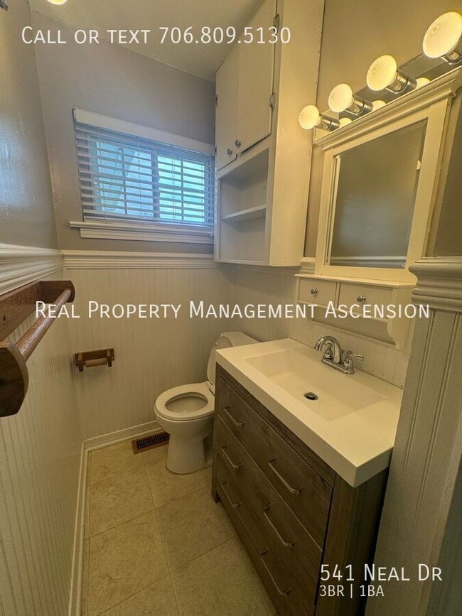 Building Photo - 541 Neal Dr